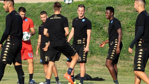 Champions League: Napoli, Milik guida la squadra verso il Benfica