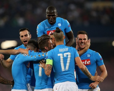 Champions League, Napoli-Benfica 4-2. Hamsik, Mertens e Milik, il San Paolo fa festa