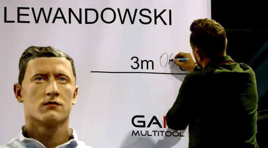Lewandowski, statua di tre metri a Varsavia