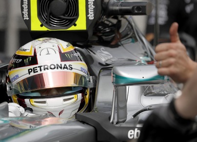 F1 Malesia: Hamilton in pole, Vettel quinto