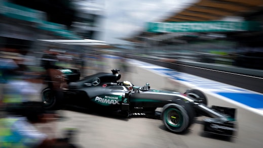 F1 Malesia: Hamilton si ritira, Red Bull avanti e Rosberg terzo