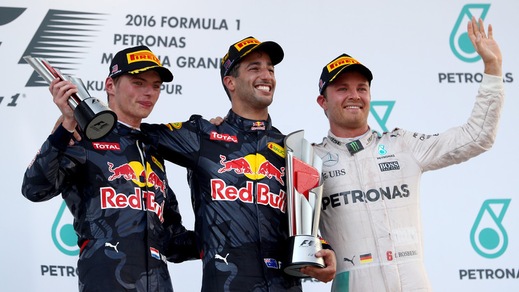 F1 Red Bull, Verstappen: «Vettel un pazzo e idiota»