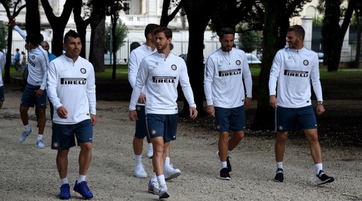 L'Inter a Roma, passeggiata nel parco prima del match