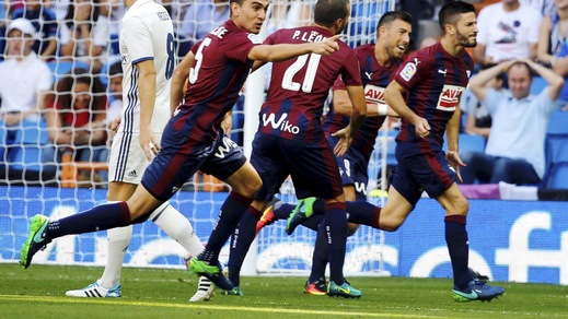 Atletico Madrid, 2-1 al Valencia. Real Madrid, clamoroso pari interno