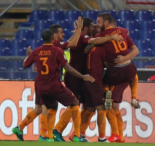 Roma, De Rossi: «Cosa ho detto al gol di Dzeko? Non mi ricordo...»