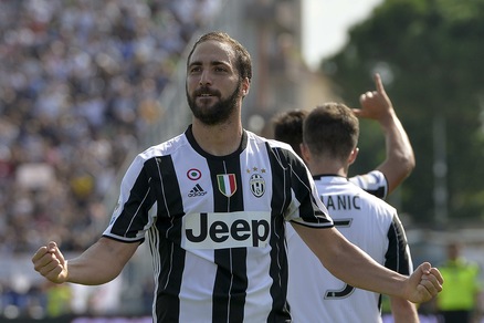 Higuain, un anno da favola tra Napoli e Juve
