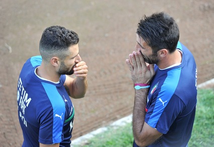 Candreva e Buffon, chiacchierata segreta: che si staranno dicendo?