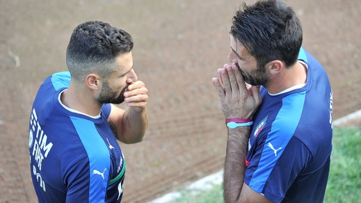 Candreva e Buffon, chiacchierata segreta: che si staranno dicendo?