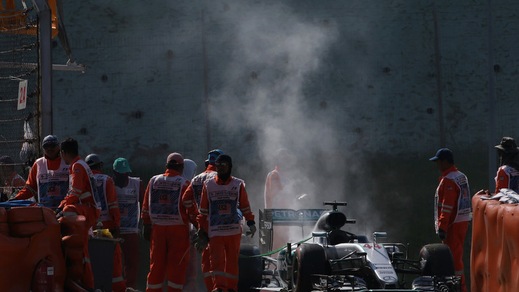 F1 Mercedes, rottura motore Hamilton a causa di un cuscinetto