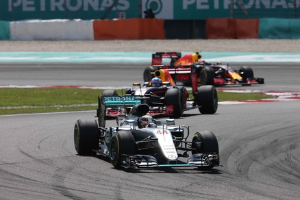 F1: in Giappone avanti Hamilton, quote da titolo per Rosberg