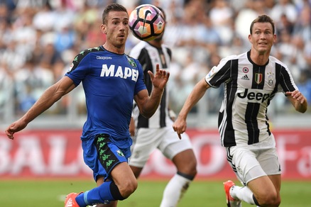 Calciomercato: «C'è Lichtsteinter sulla lista del Barcellona»