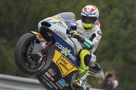 Moto2, la CarXpert scarica Dominique Aegerter