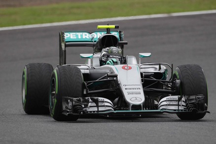 F1 Giappone: Rosberg in pole, in quota sorpassa Hamilton