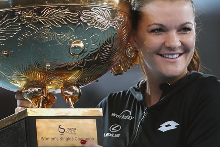 Tennis, Wta Pechino: trionfo Radwanska, Konta ko