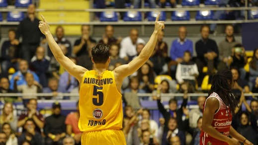 White esalta Torino, Moore mette ko Cantù