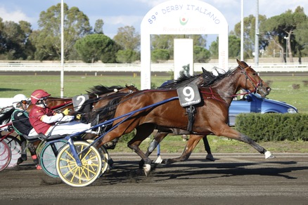 Oaks a sorpresa: Uet Wise As