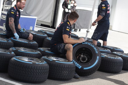 F1 Pirelli, Hembery: «In pista con le supersoft»
