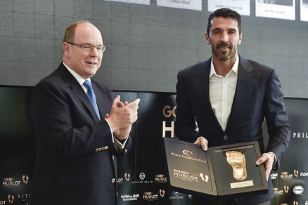 Serie A Juventus, Buffon vince il Golden Foot: «Grazie alle mie mani»