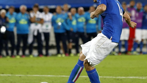 Calciomercato: «Il Barcellona mette nel mirino Darmian, De Sciglio e Lichtsteiner»