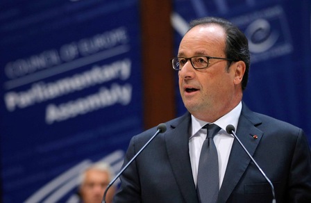 Il presidente francese Hollande: «I calciatori avrebbero bisogno di un allenamento per il loro cervello molle»