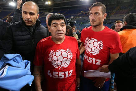 Uniti per la Pace: Totti e Maradona, due campioni per Papa Francesco