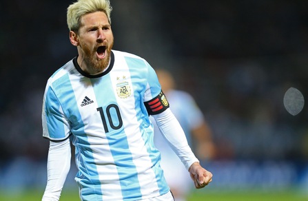 Passarella: «Argentina, bisogna togliere la fascia di capitano a Messi»