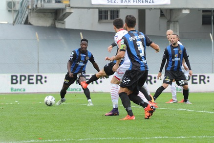 Calciomercato Latina, Regolanti firma un triennale