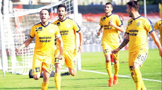 Risultati Serie B: Verona capolista, Benevento rimontato, pari per la Salernitana