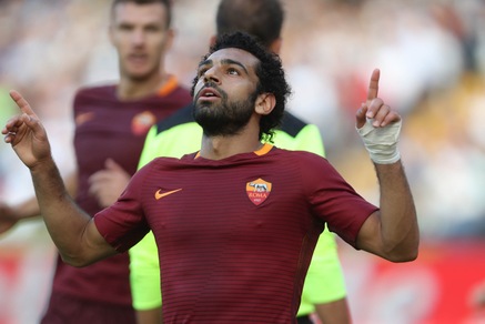 Calciomercato, il Liverpool non molla Salah: con la Roma distanza di 8 milioni