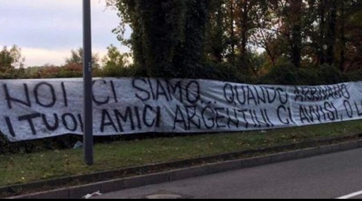 Serie A Inter, striscione ultras sotto casa di Icardi: «Quando arrivano tuoi amici argentini ci avverti?»