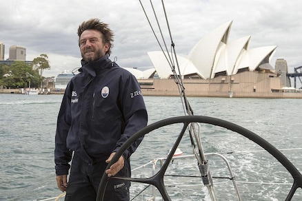 Vela: incidente al timone per Soldini con Maserati Multi 70