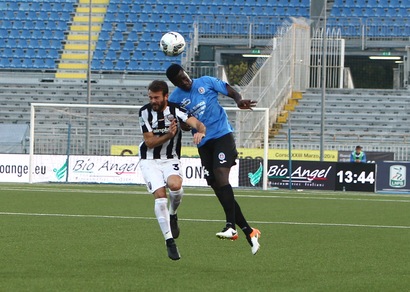 Serie B Novara, Beye operazione ok. Tra sei mesi il rientro