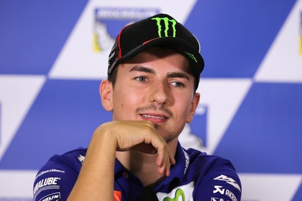 MotoGp, Lorenzo: «Marquez merita applausi»