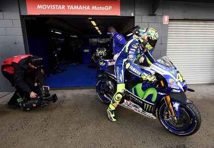 MotoGp, Rossi indietro: «Giornata difficile, troppi errori nella scelta gomme»