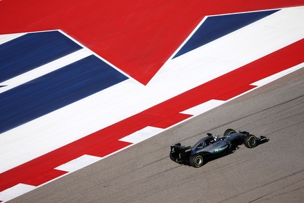 F1, Austin: Hamilton in pole, terza fila Ferrari