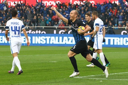 Serie A, i risultati: Inter ko a Bergamo, De Boer ora traballa. La Fiorentina passa a Cagliari