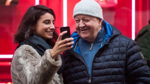 FOTO Massimo Boldi, milanista doc: selfie con i tifosi