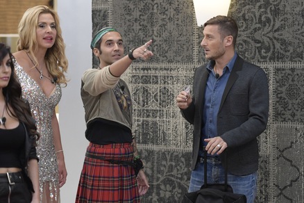 Roma, Totti al GF Vip: «Ottavo nano in panchina come me»