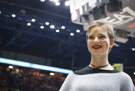 Basket: Bebe Vio ospite d'onore dell'Olimpia Armani, le immagini