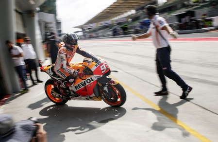 MotoGp Malesia: Marquez domina le prime libere, Rossi quinto