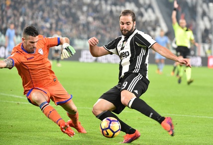 Serie A: Juve-Napoli, doppietta Higuain a 5,75