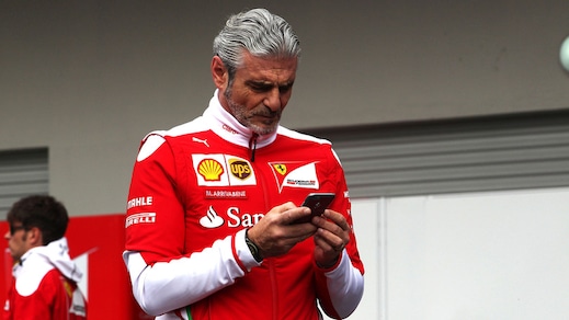 F1 Ferrari, Arrivabene amaro: «Decisione ingiusta»