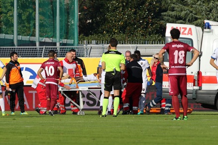 Serie B, le immagini dei soccorsi a Boakye durante Cittadella-Latina