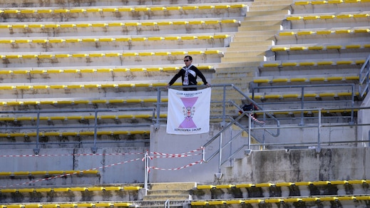 Serie B, Bari show. Al San Nicola un solo tifoso della Pro Vercelli