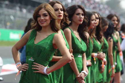 Formula 1, quante bellezze in pista per l'apertura del Gp messicano