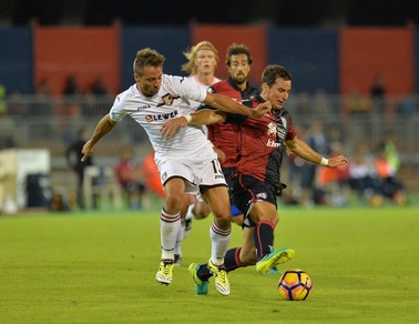 Serie A Cagliari, risentimento al flessore per Padoin