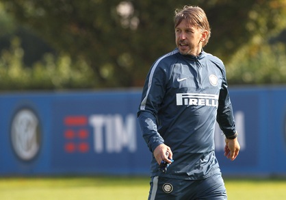FOTO Inter, Vecchi dirige il suo primo allenamento