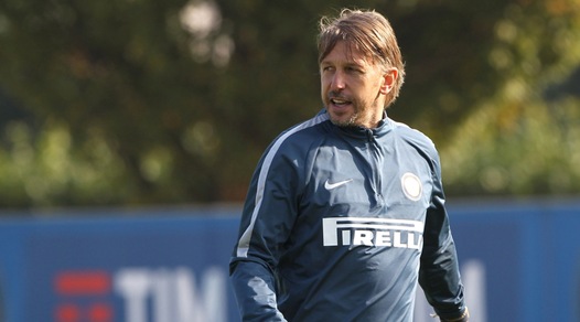 FOTO Inter, Vecchi dirige il suo primo allenamento