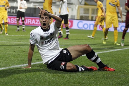 Serie B, tre giornate a Nenè. Due a Lopez e Vitale