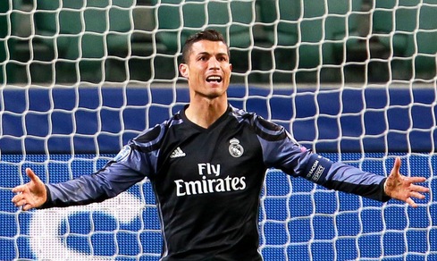Cristiano Ronaldo rinnova con il Real Madrid, ora è ufficiale
